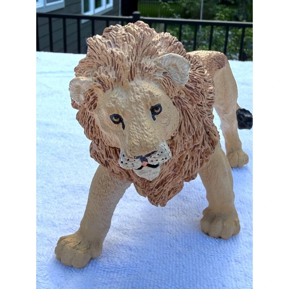 Safari Ltd Male Lion Figure Wildlife Animal Toy Figurine Realistic Big Cat